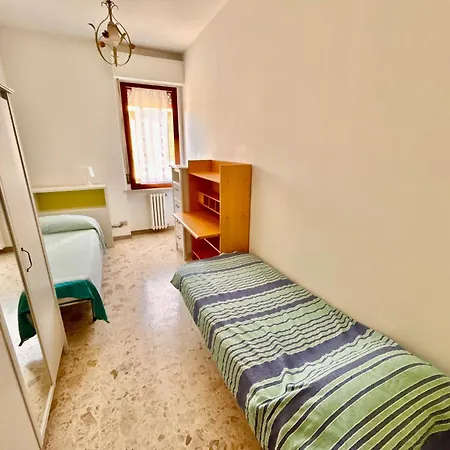 Trilo Antonio Ampio In Centro A