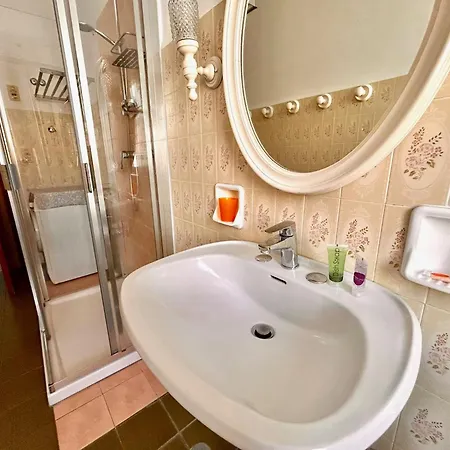 Trilo Antonio Ampio In Centro A Apartment Numana